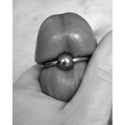 Ollonring Glans ring med en kula för stimulans.